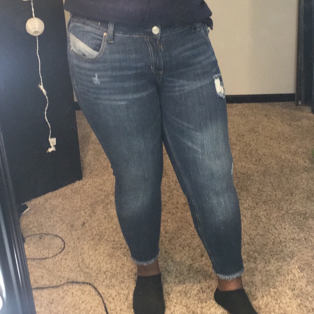 Mid rise blue jeans